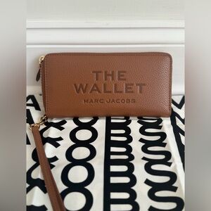 Nwt Marc Jacobs the large continental wallet - Argan oil